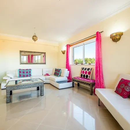 Holiday Home In Guia With Heated Pool Villa