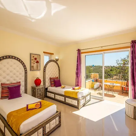 Holiday Home In Guia With Heated Pool 빌라
