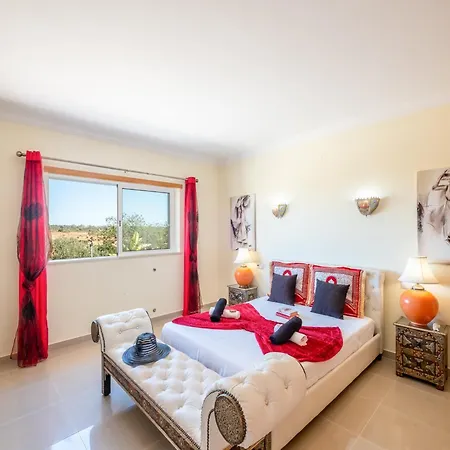 Holiday Home In Guia With Heated Pool