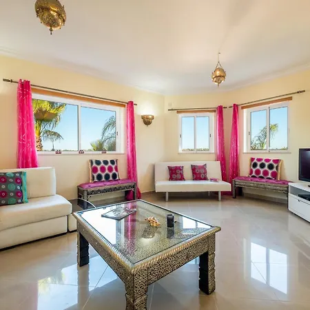 Holiday Home In Guia With Heated Pool 빌라