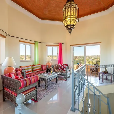 Holiday Home In Guia With Heated Pool 알부페이라