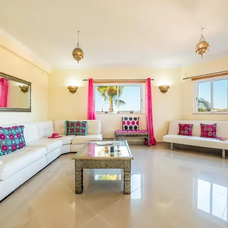 빌라 Holiday Home In Guia With Heated Pool 알부페이라