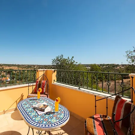 Holiday Home In Guia With Heated Pool Albufeira